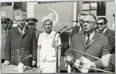 Tallinn-Pärnu laiarööpmelise raudtee avamine: miitingul Pärnus esineb EKP Keskkomitee I sekretär Johannes Käbin, 23. juuli 1971.  similar photo