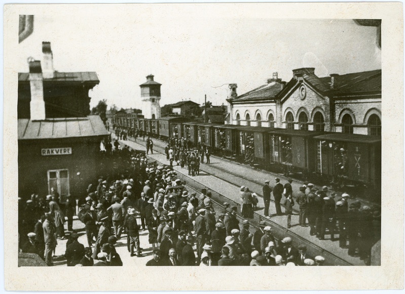 Laulupeoliste rong Rakvere jaamas 1928. aasta suvel, reproduktsioon