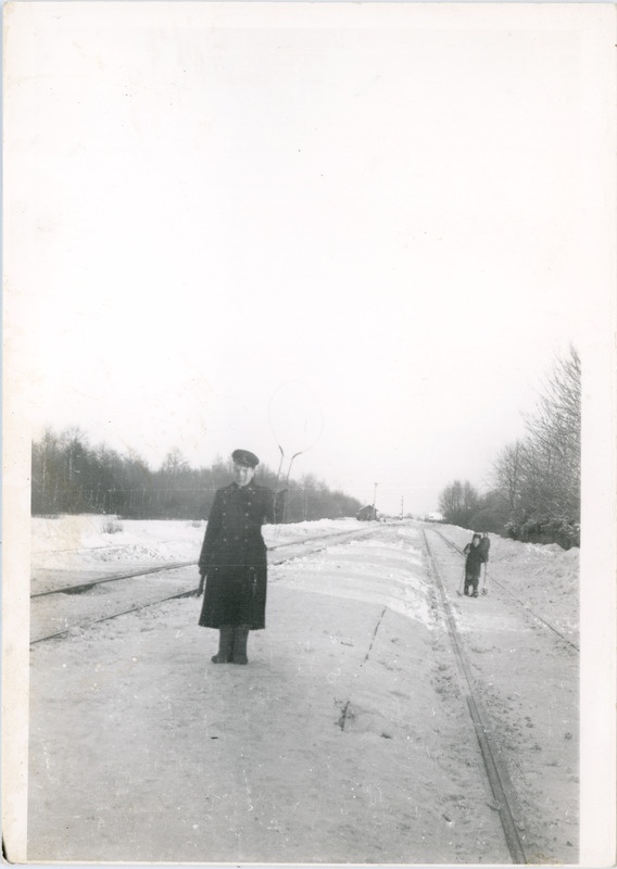 Sauaandjaga jaamakorraldaja talvises Soldino jaamas, 1955/56, foto: Lembit Kiisma