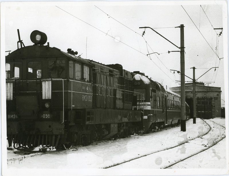 Manöövrivedur VME1-050 diiselrongi D1 vagunitega Pääsküla depoos, jaanuar 1979, foto: Ilmar Adamson