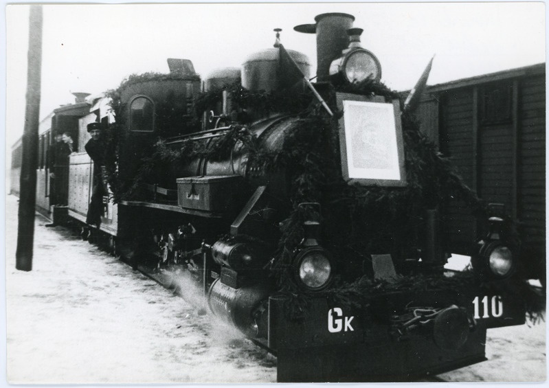 Kitsarööpmeline reisirong ehitud auruveduriga Gk 110 Mõisakülas, 1940-1941