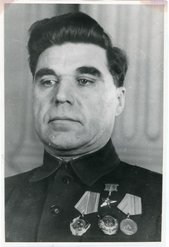 Side remondirongi nr 1 ülem Aleksandr Šatalov, 20. jaanuar 1944, foto: G. Širokov, portreefoto