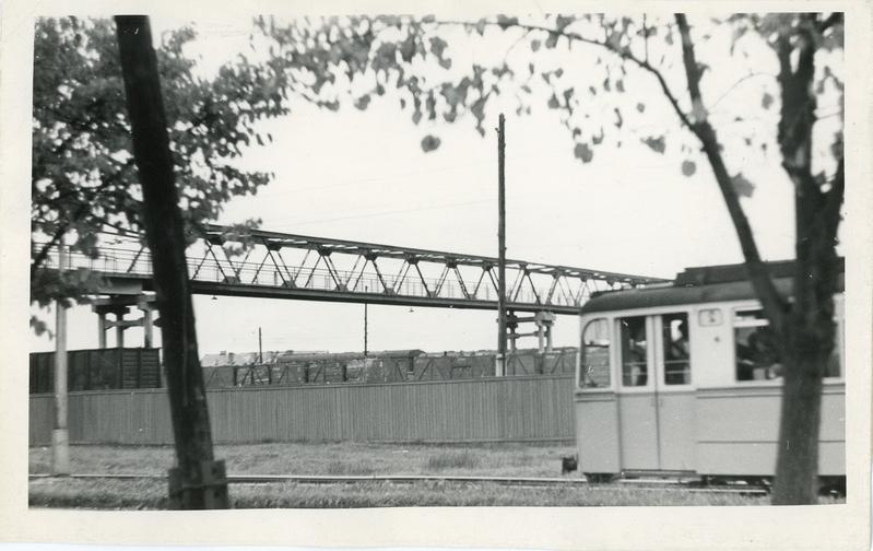 Jalakäijate ülekäigusild Tallinn-Kopli kaubajaamas, vaade trammitee poolt, 1971