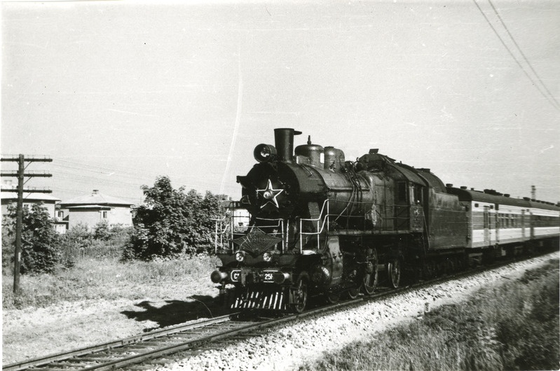 Reisirong auruveduriga Su251-58 Tartus Tapa suunas väljumas, juuli 1966, foto: Ilmar Adamson