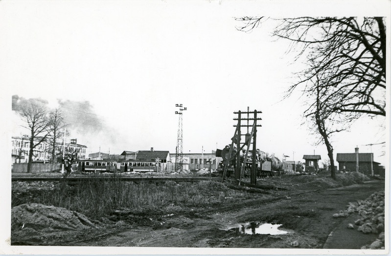 Kaubarong auruveduriga TE Tallinnas Pärnu maantee ülesõidukohal, vaade eemalt Lilleküla poolt, ca 1958