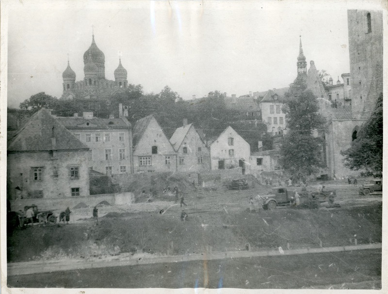 Raudteelased Tallinna taastamistöödel: Harju ja Rataskaevu tänava vahelise ala korrastamine, 1945