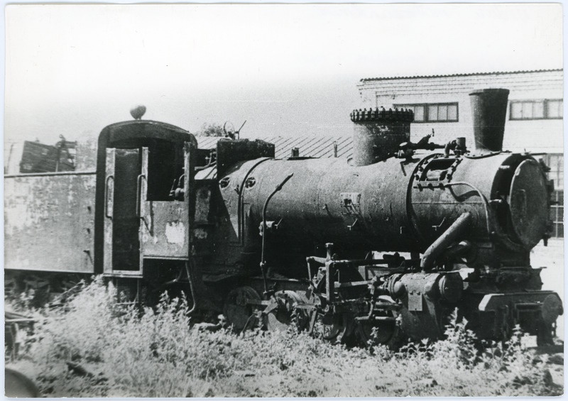 Kitsarööpmeline auruvedur Kv4-152 vanarauaks lõikamisel Mõisakülas, 1968