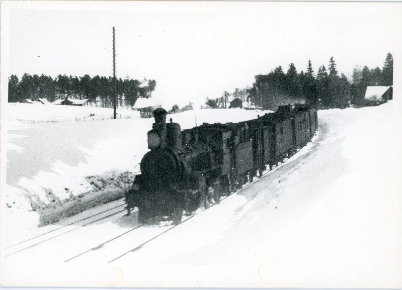 Laiarööpmeline reisirong auruveduriga seeriast Na Valgast Riia poole sõitmas, 1908, repro