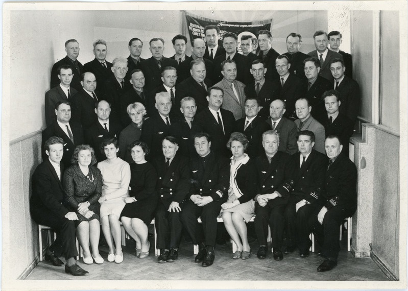 Grupp Eesti raudteekonna jaamaülemaid ja liiklusala töötajaid Tallinnas, ca 1967-1968