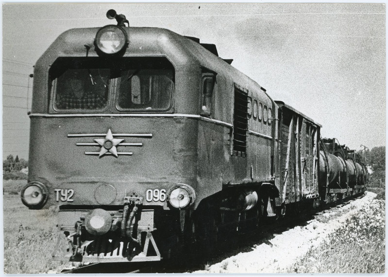 Kitsarööpmeline kaubarong mootorveduriga TU2-096, 1960. aastad