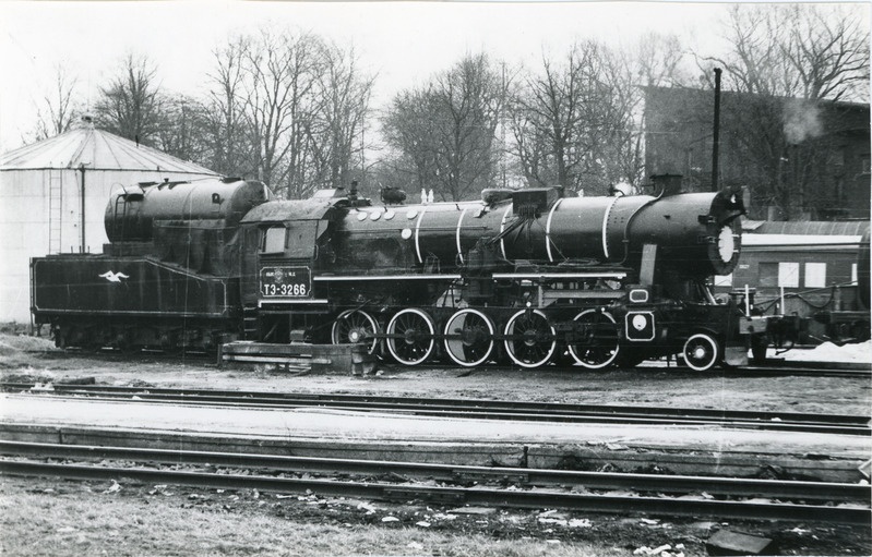 Vedelküttel auruvedur TE-3266 Tallinnas, aprill 1980, foto: Ilmar Adamson