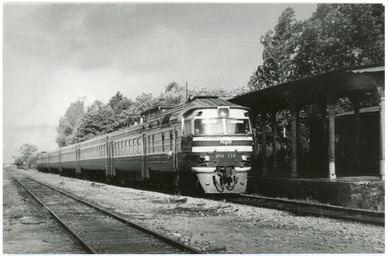 Diiselrong DR1A-230 Haapsalu jaamas, september 1985, foto: Ilmar Adamson