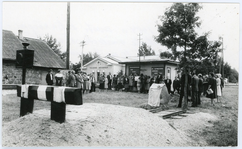 Kitsarööpmelise raudtee mälestuskivi avamine Viljandi jaamas, 5. juuli 1984, foto: Lembit Kadalipp