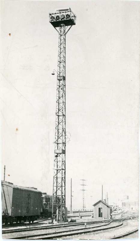 Tallinna kaubajaama sorteerimismäe uus valgustuspunkt - ksenoonlampidega prožektorite mast, ca 1969