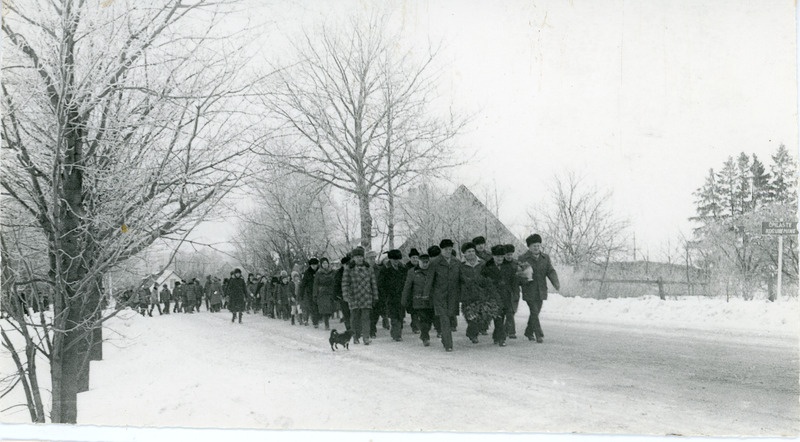 fotonegatiiv, armee aastapäeva miiting mälestussamba juures 23.02.1983