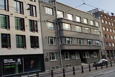 Hoone Pärnu mnt 23, kus elavad kirjanikud Johannes Semper, Paul Viiding ja Paul Rummo. rephoto