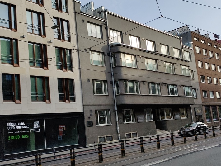 Hoone Pärnu mnt 23, kus elavad kirjanikud Johannes Semper, Paul Viiding ja Paul Rummo. rephoto
