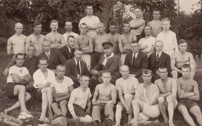 Pärnu Tervise spordiinstruktorite kursustest osavõtjad 1921  duplicate photo