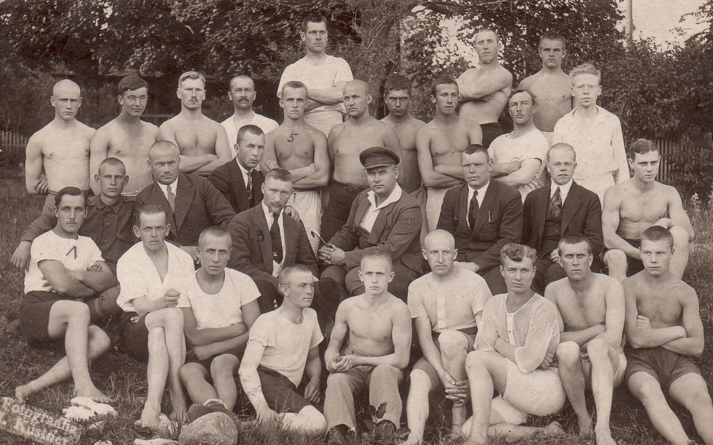 Pärnu Tervise spordiinstruktorite kursustest osavõtjad 1921