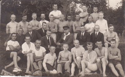 Pärnu Tervise spordiinstruktorite kursustest osavõtjad 1921  duplicate photo