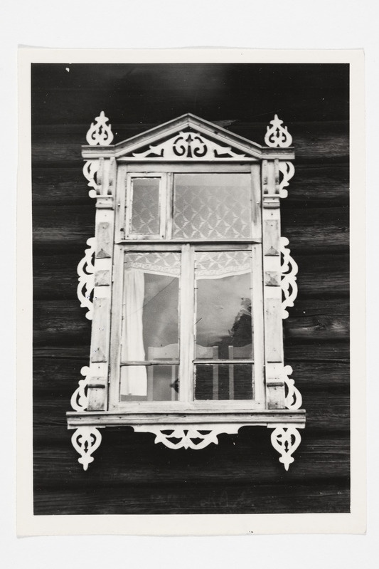 Kaunistusliistudega aknaraamid N. F. Tihhomirovi majal. Tšurilkovo k