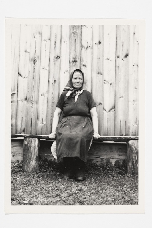 A. F. Ratnikova (55) igapäevases riietuses. Tšurilkovo k