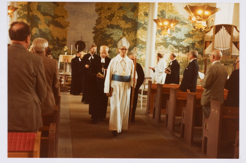 Kumla sinod, piiskop Konrad Veem ja õpetajad lahkumas kirikust