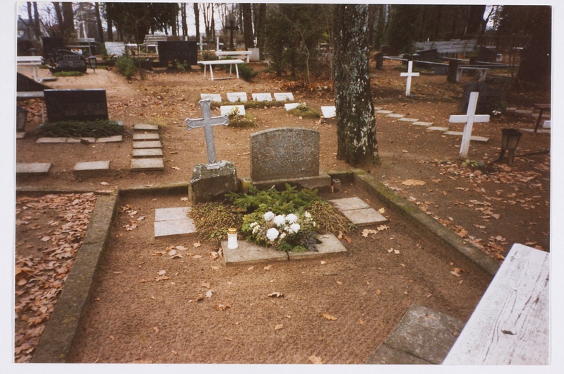 Arnold Kilki vanavanemate kalm Otepää surnuaial