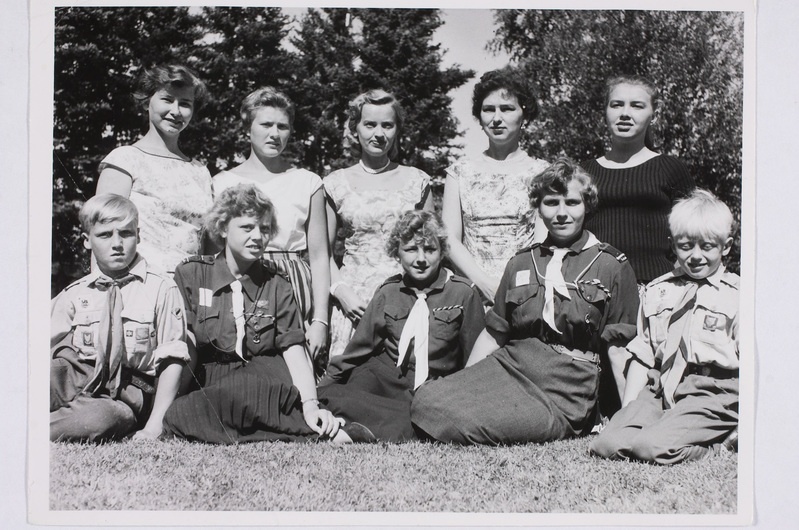 Kumla vanemgaidid ja kaks hundut Kumla suvepäevadel