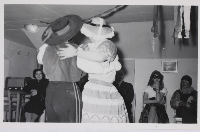 Eesti skaudid mardipäeva maskeraadil Kumlas