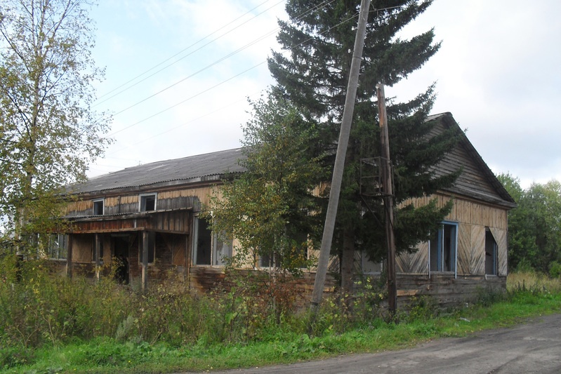Mahajäetud Vambola koolimaja(?). Tomski oblasti Zõrjanski rajooni eesti asundus Vambola