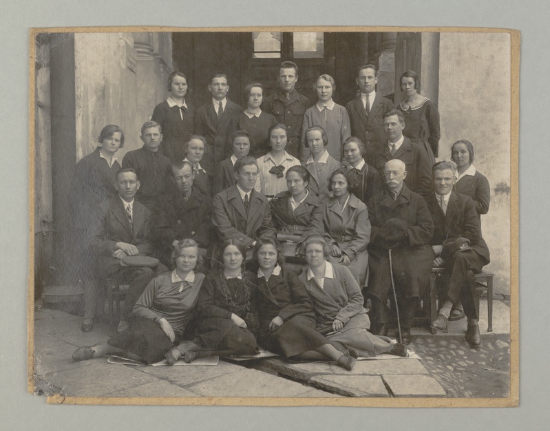 Herzeni nimelise instituudi (Peterburg) Eesti osakonna üliõpilased ja lektoris. I kursus. 28.5.1933