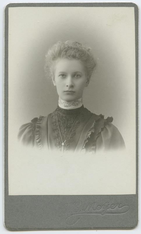 H. Saha õde Lukretia. Poolportree