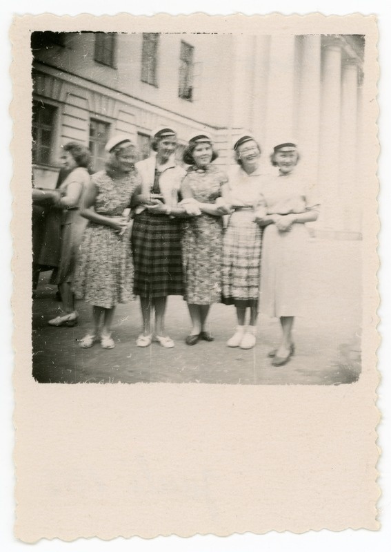 Peahoone ees, juuli 1956