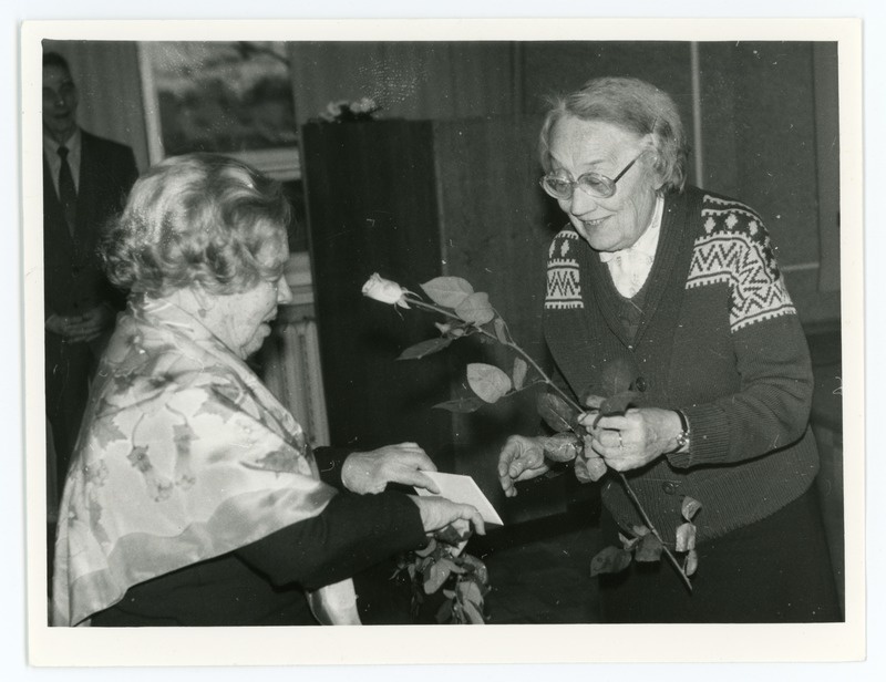 Paula Palmeos paremal, vanemas eas