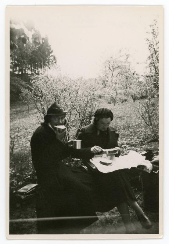 Petseri kloostri aias kevadel 1939
