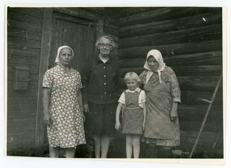 L. A. Zaperejeva, Nouvoi, august 1984