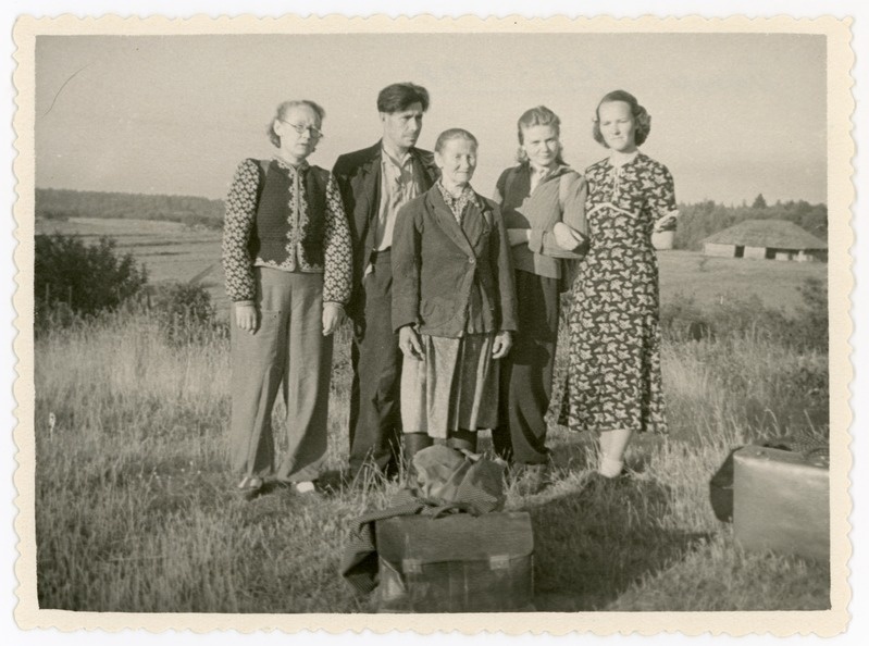 Keeleuurijad lahkumisel Jakonovost, juuli 1955