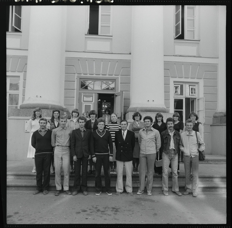 Tartu ülikooli ajalooteaduskonna avaaktus, ajaloo üliõpilaste grupipilt. 1. september 1983. a.