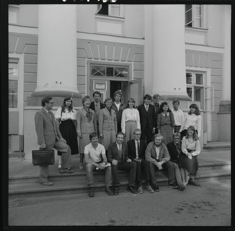 Tartu ülikooli ajalooteaduskonna avaaktus, ajaloo üliõpilaste grupipilt. 1. september 1983. a.