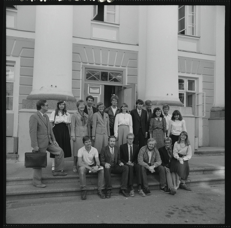 Tartu ülikooli ajalooteaduskonna avaaktus, ajaloo üliõpilaste grupipilt. 1. september 1983. a.