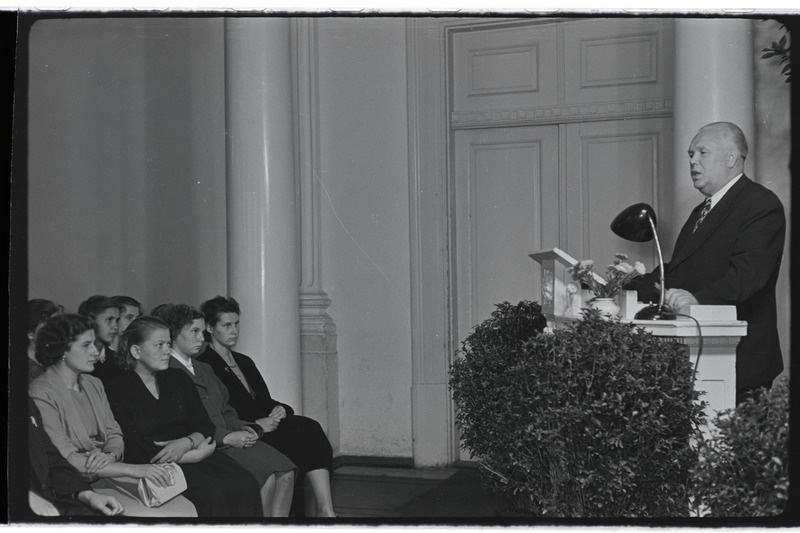 Tartu ülikooli arstiteaduskonna õppeaasta avaaktus 1. september 1958. a. Uute üliõpilaste vastuvõtmine