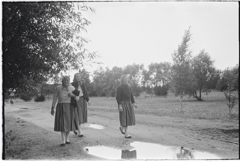 Filmi "Kihnu pulmakombed" filmimise ajal tehtud fotod. 1953.-1956. a.