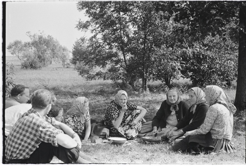 Filmi "Kihnu pulmakombed" filmimise ajal tehtud fotod. 1953.-1956. a.