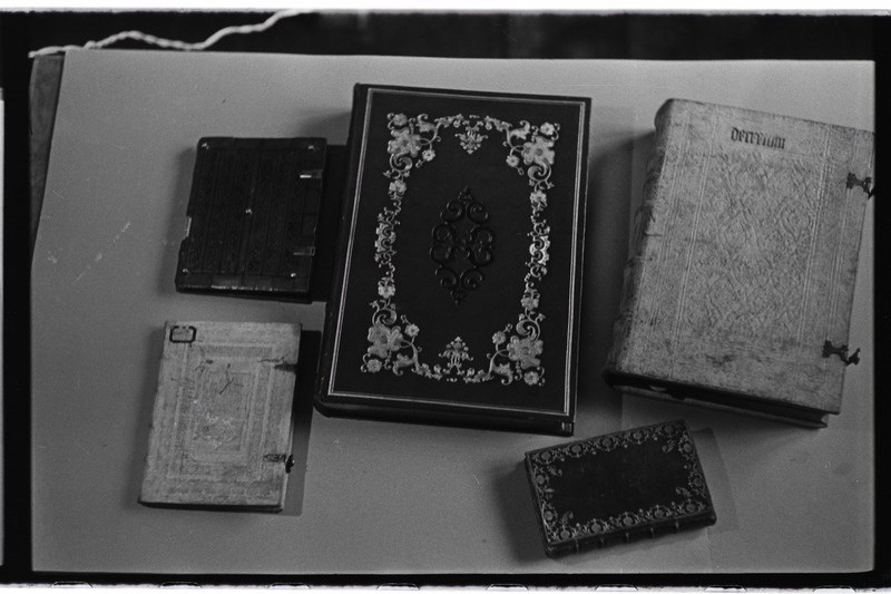 Tartu ülikooli teadusliku raamatukogu fondid, vanad raamatud, ajalehed