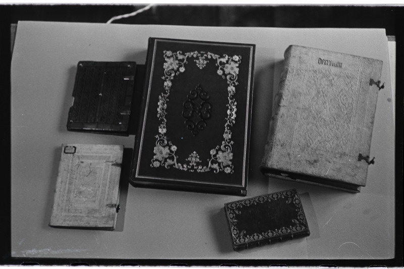 Tartu ülikooli teadusliku raamatukogu fondid, vanad raamatud, ajalehed