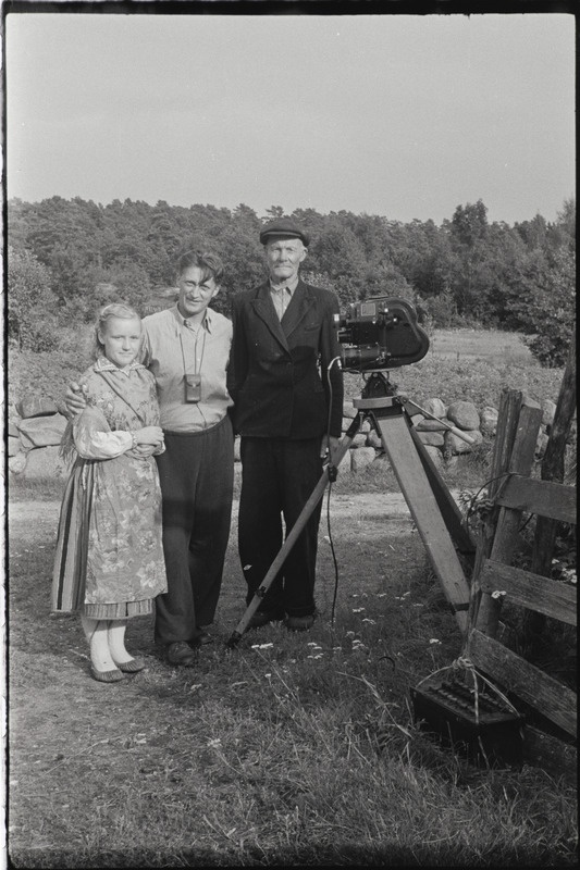 Filmi "Kihnu pulmakombed" filmimise ajal tehtud fotod. 1953.-1956. a.