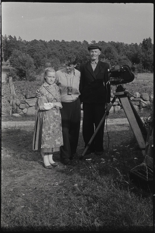 Filmi "Kihnu pulmakombed" filmimise ajal tehtud fotod. 1953.-1956. a.