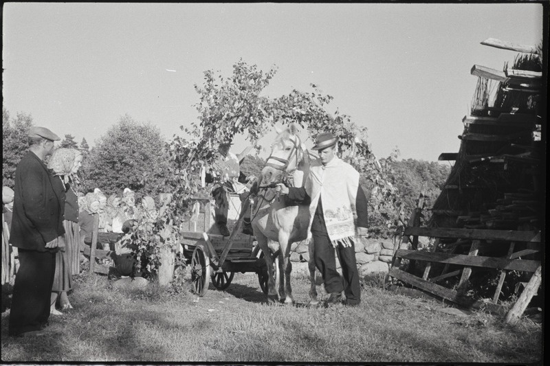 Filmi "Kihnu pulmakombed" filmimise ajal tehtud fotod. 1953.-1956. a.