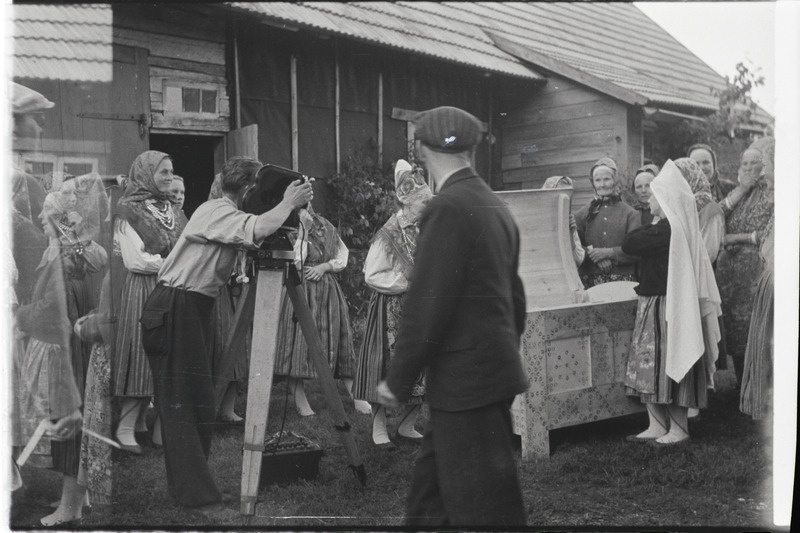 Filmi "Kihnu pulmakombed" filmimise ajal tehtud fotod. 1953.-1956. a.